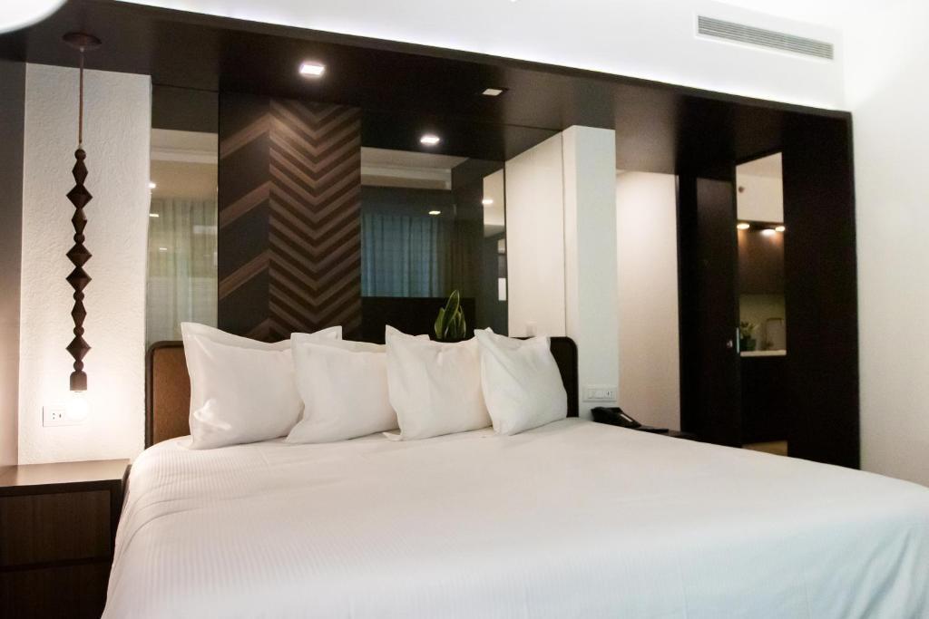 Eurobuilding Hotel & Suites Lecheria Esterno foto